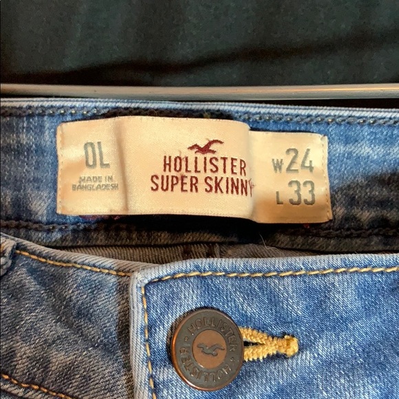 2 pairs of Hollister skinny jeans - Picture 4 of 6